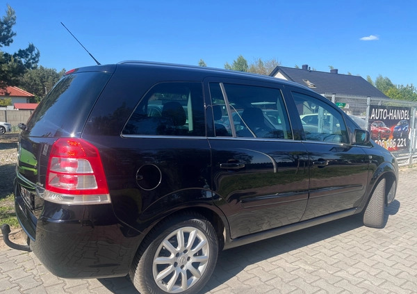 Opel Zafira cena 21900 przebieg: 227000, rok produkcji 2010 z Łuków małe 631